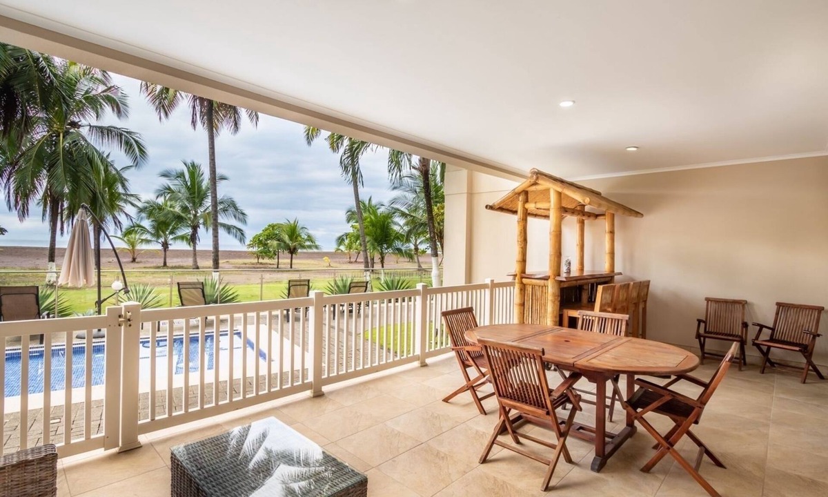 The Palms | Barrio Los Faroles