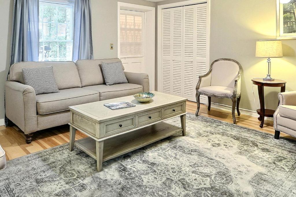 Oglethorpe Manor | Historic District - North