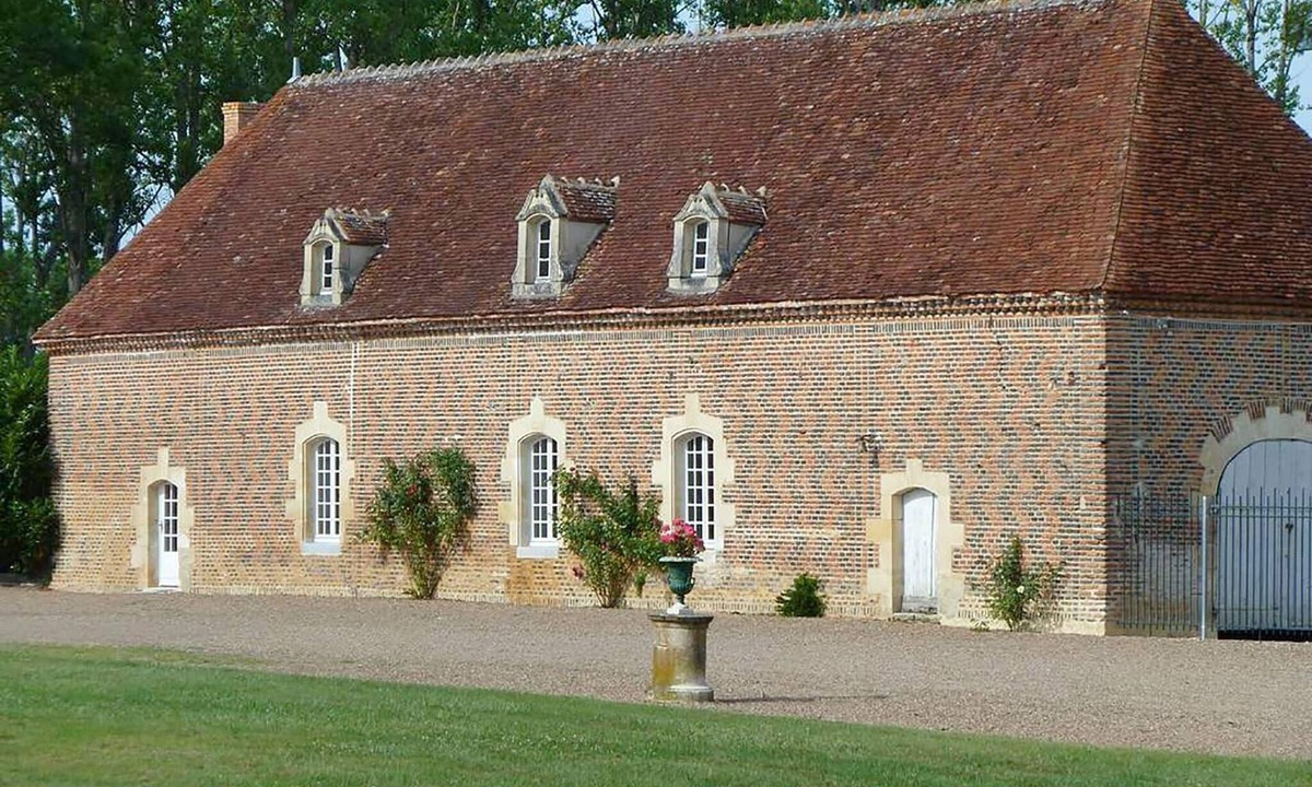 Dependance Of Century Castle Listed Monument | Chateau-sur-Allier