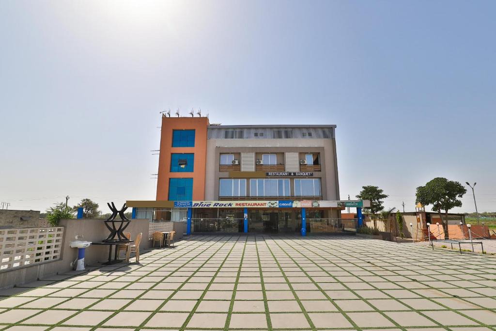 Oyo Hotel Rock | Gandhinagar