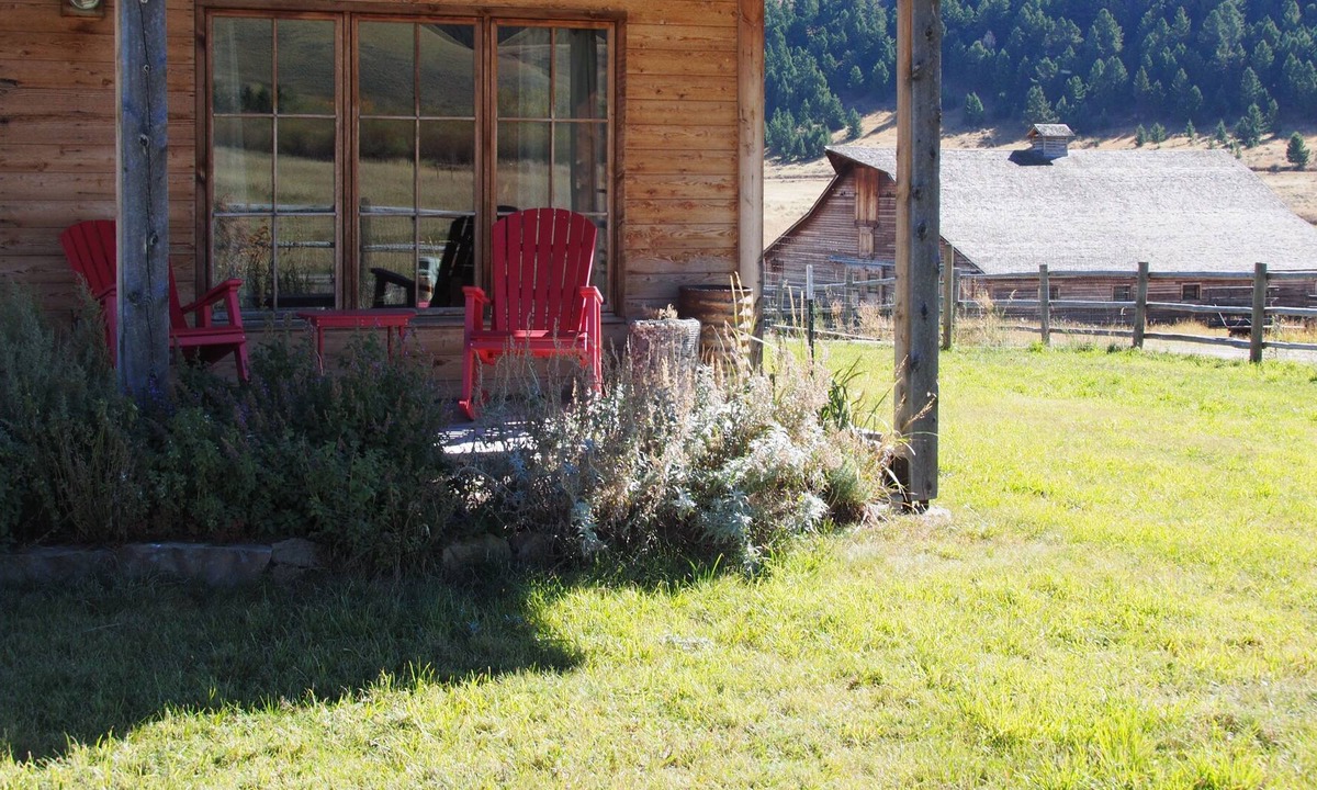 Peace Serenity Mountain An Cattle Ranch | Emigrant