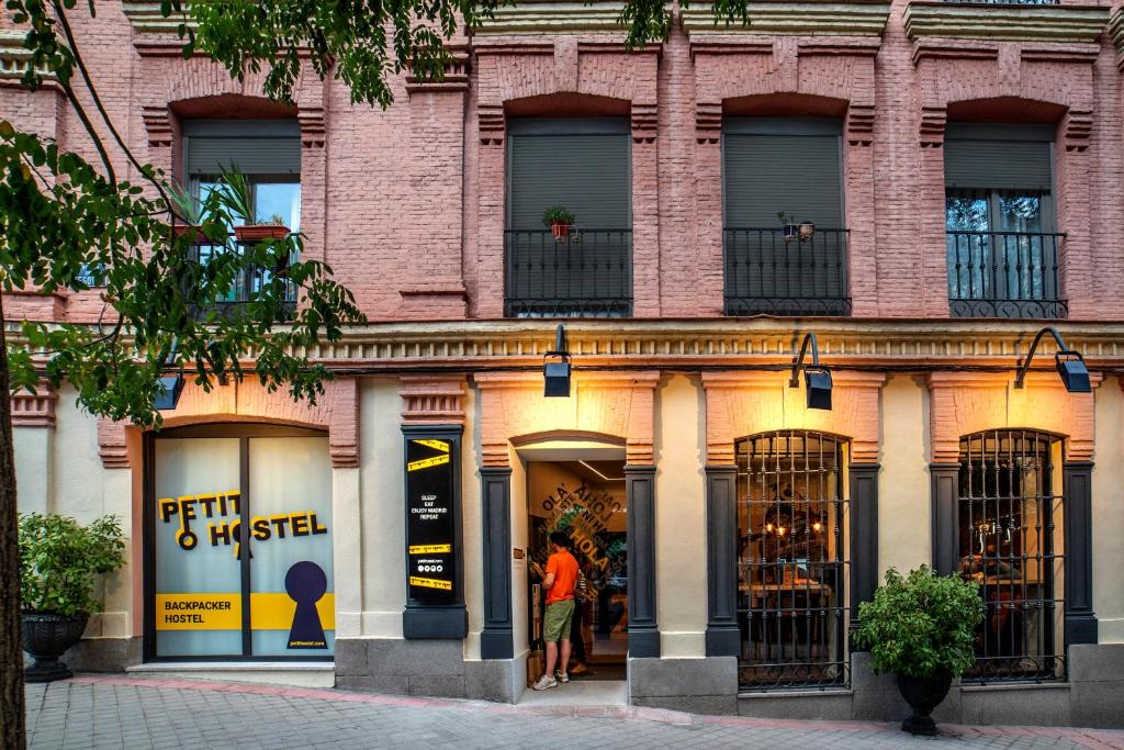 Petit Hostel | Imperial