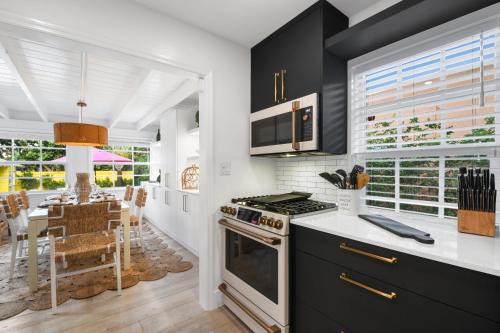 Pineapple Cove | Parrot Cove