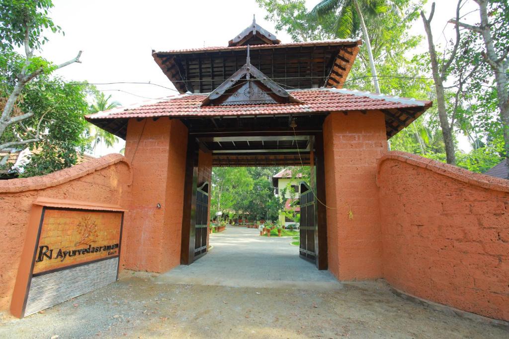 Pna Resort | Kodungallur