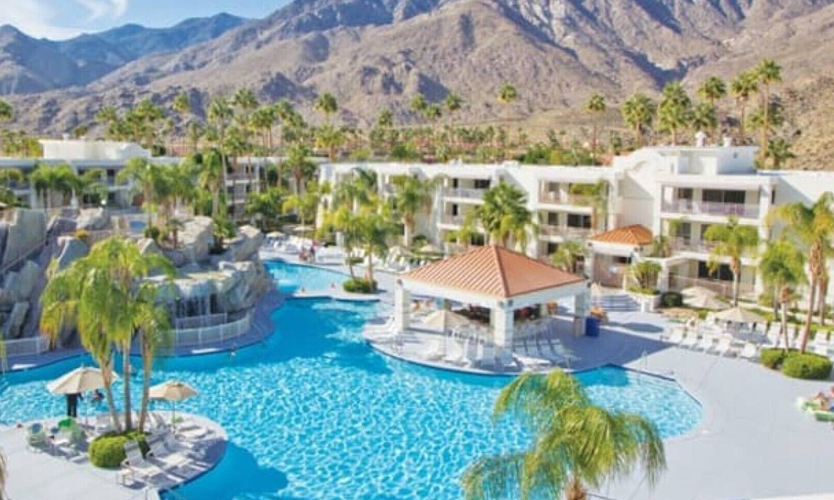 Palm Canyon Resort | Canyon Corridor
