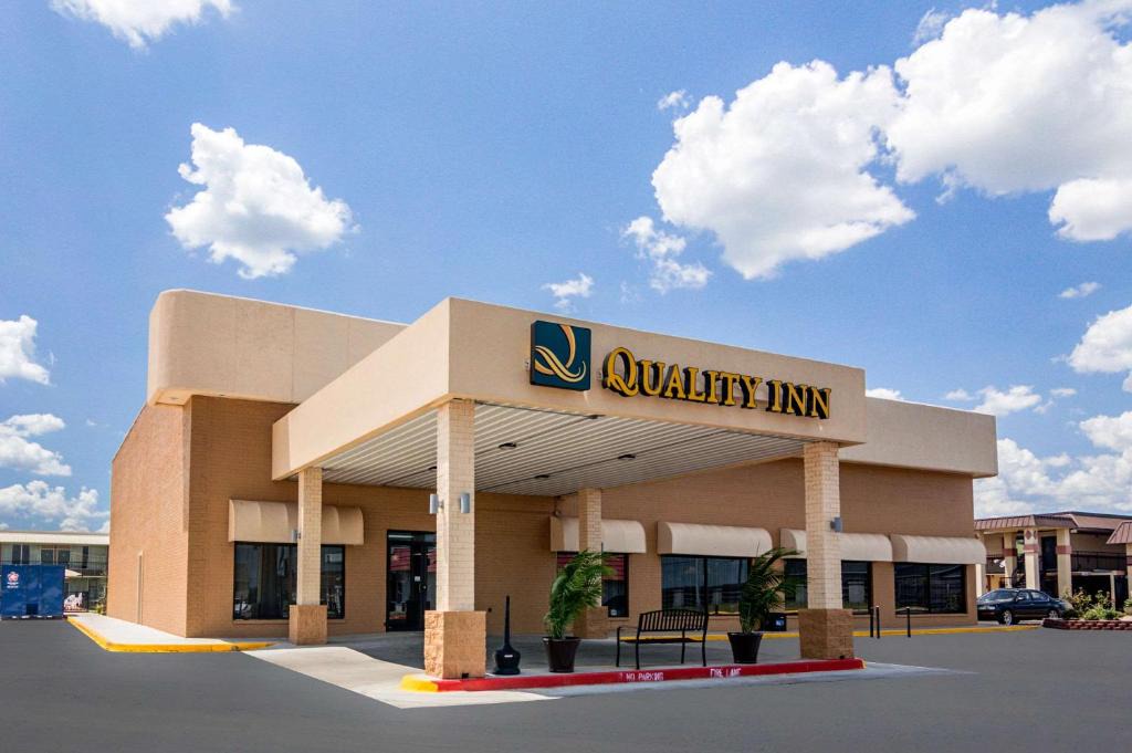 Quality Inn | Shawnee