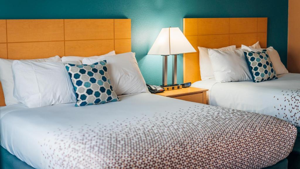 Corner Inn | Brooklyn