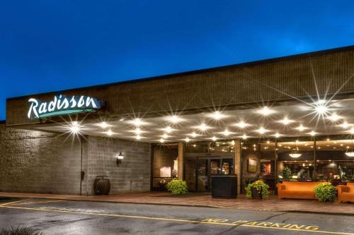 Radisson Hotel Corning | Gaffer District