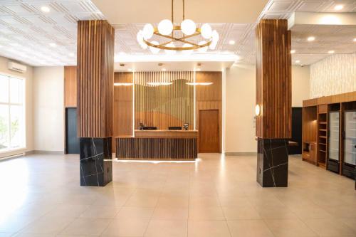 Ramada Plaza | District Saint - Raymond - Vanier