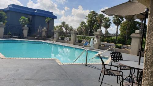 Red Roof Inn Port | Port Allen