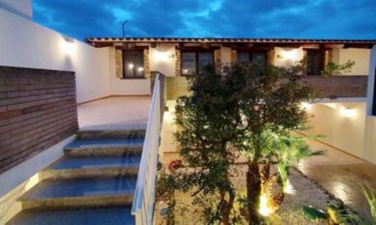 B Holidays Cabras | Cabras