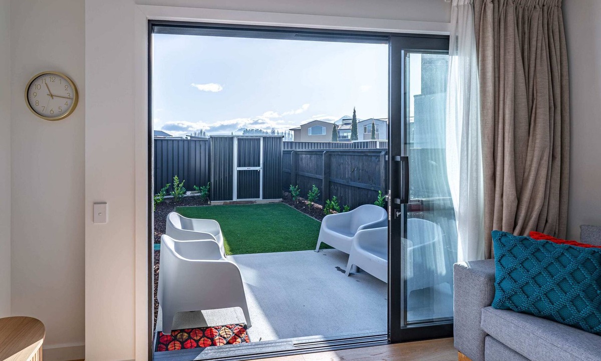 Riverside Lodge Townhouse | Albert Town