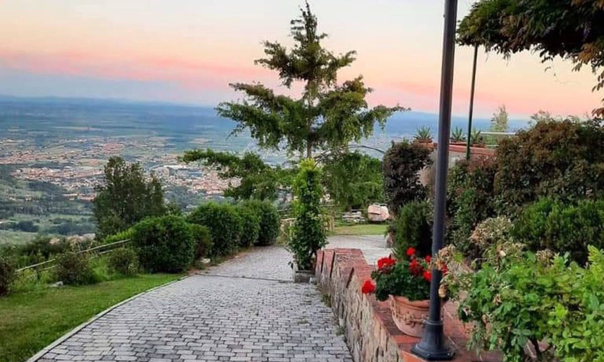 Montecatini Terme Persons | Margine Coperta-Traversagna