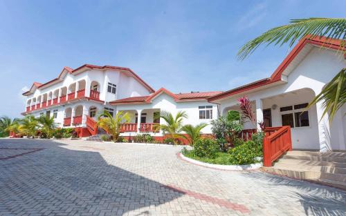 Royal Elmount Hotel | Elmina