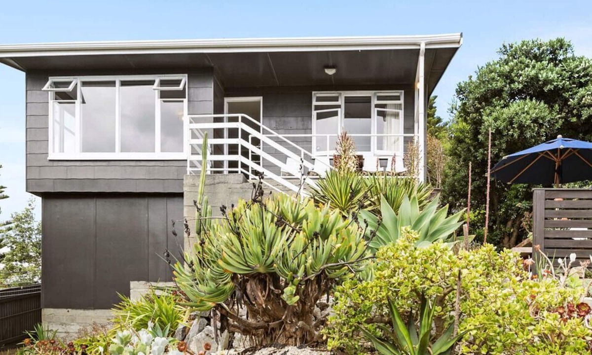Waikanae Beach Bach | Waikanae