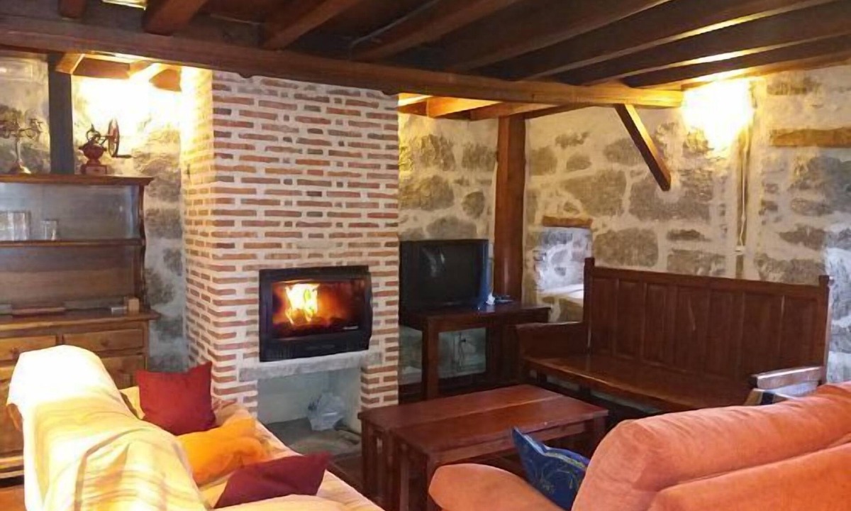 Self Catering Las Henrenes People | Cillan