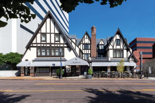 Lindell Louis | Downtown
