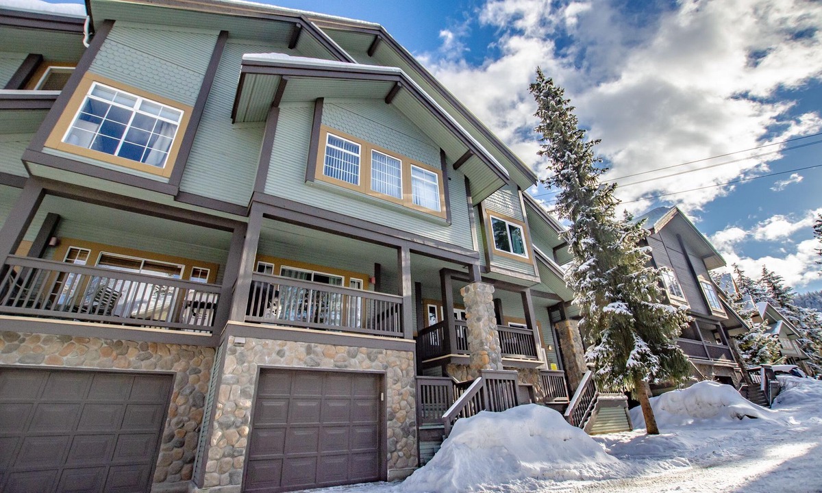 Snowy Creek | Upper Village