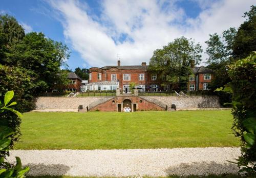 Manor Hotel Bw Signature | Redditch