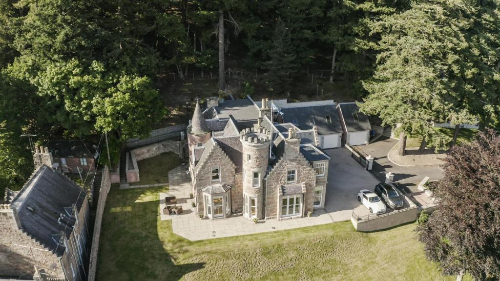 Andrews | Ballater