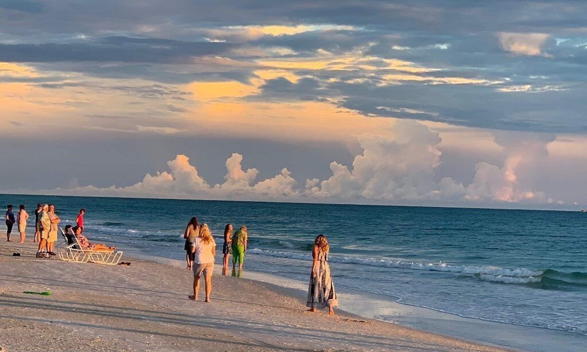 Smuggler Cove Resort Bradenton Beach | Whitney Beach