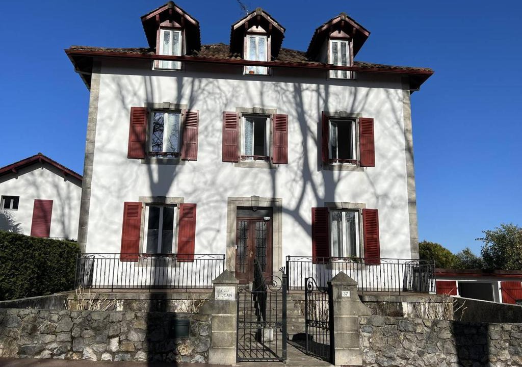 Pièce Personnes | Cambo-les-Bains