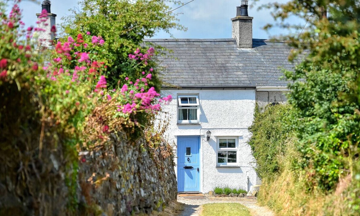 Tan Fynwent | Llanengan
