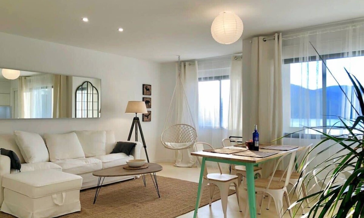 The Cliffs Harbour | O Vicedo