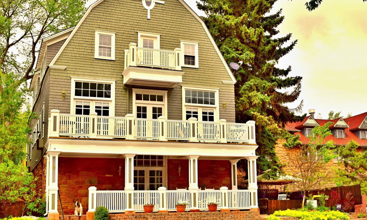 Carriage Rental Manitou Springs | Manitou Springs Historic District