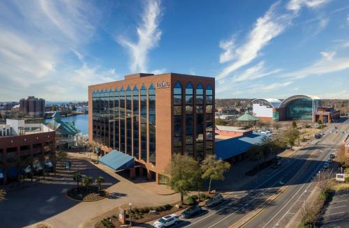 The Landing At Hampton Marina Tapestry | Victoria Boulevard Historic District