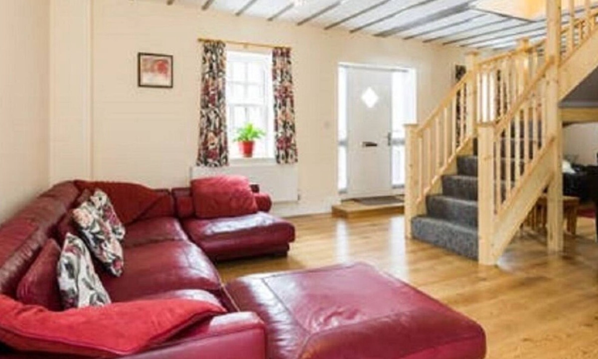 The Post Office Bretforton Holiday | Bretforton