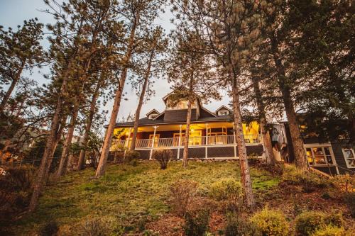 The Outlook Lodge | Green Mountain Falls