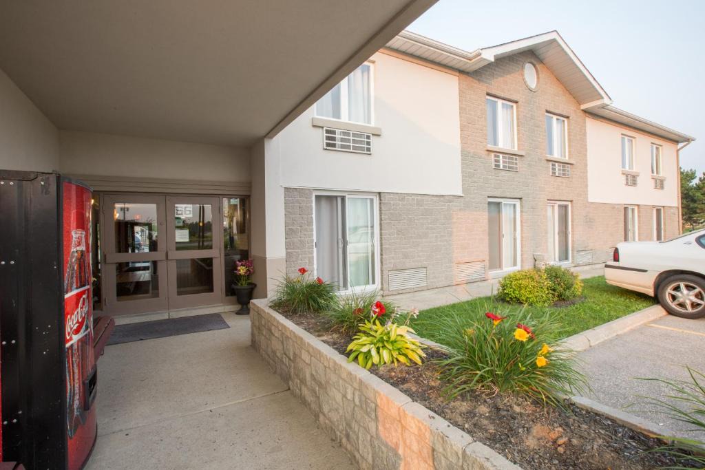 The Village Inn | Elora
