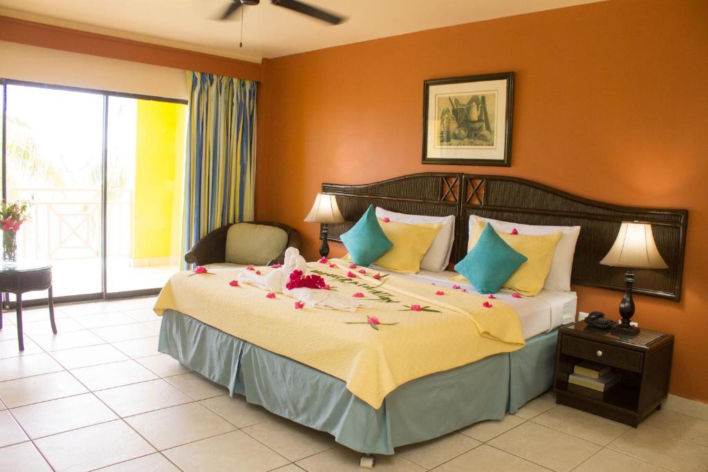 Tropikist Beach Hotel Resort | Crown Point