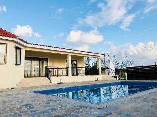 Trouzini Villa | Peyia Town