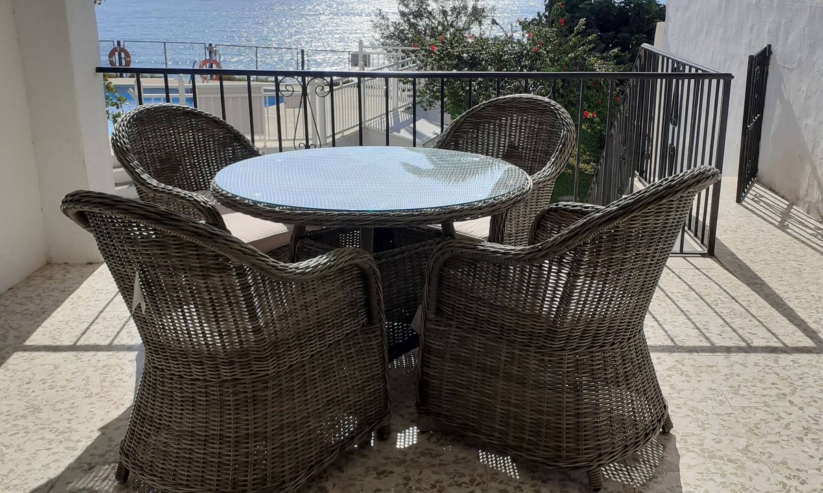 Tuhillo Menyber | Nerja