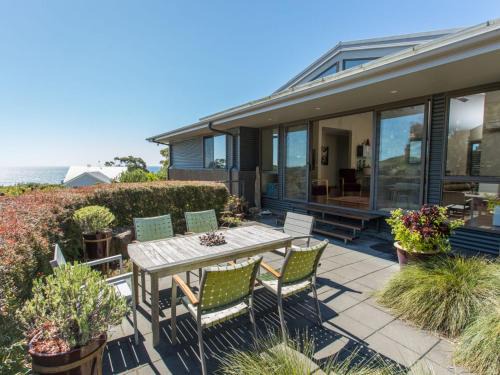 Tura Beachhouse Dolphin Cove | Tura Beach