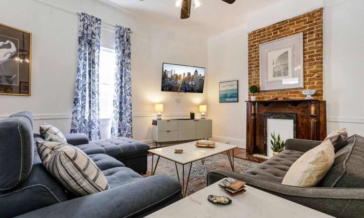 Charm | Freret