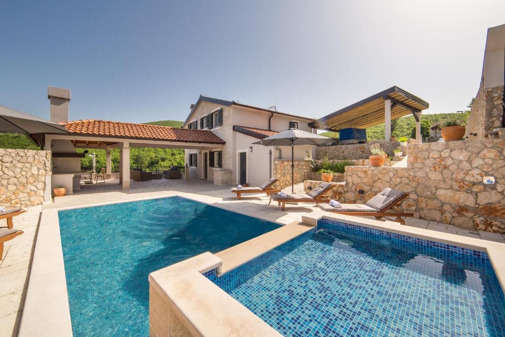 Villa Argenta | Cista Provo