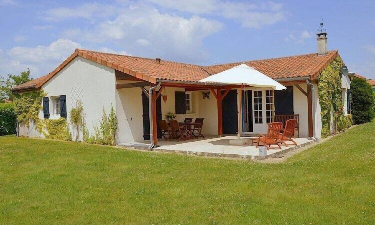 Villa Located Surroundings | Vasles