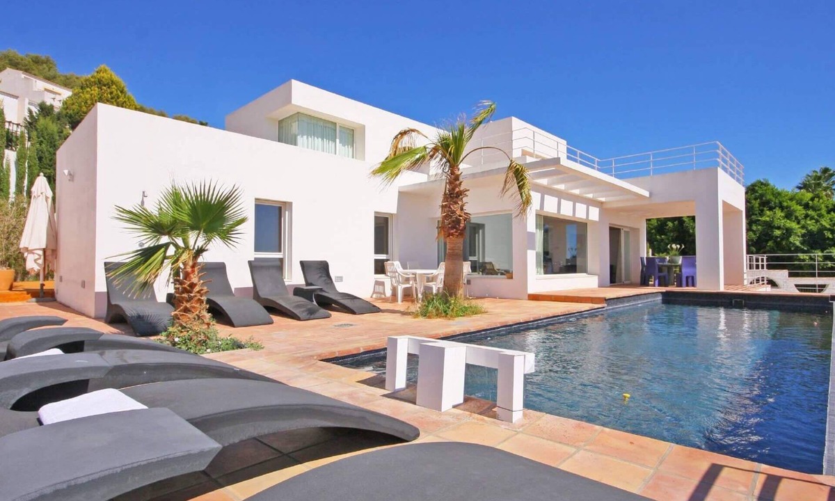 Villa Moderna Plusholidays | Casas de Torrat