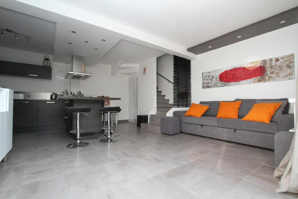 Villa À Pas De La Plage | La Cote Radieuse