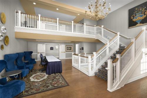 Virginia Crossings Hotel Tapestry | Glen Allen