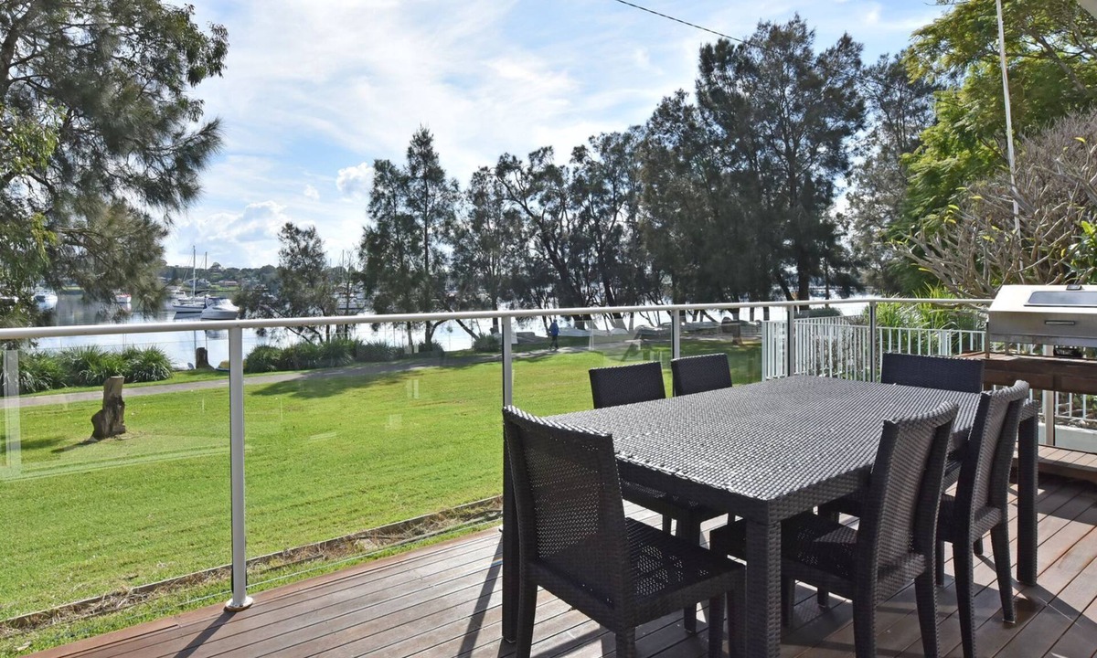 Wangi Lakehouse Lakefront | Wangi Wangi