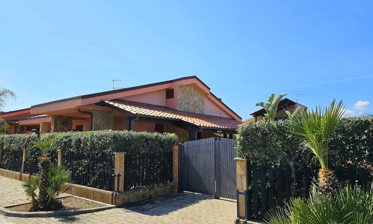 Mediterranean Villa Veranda Garden Meters The Sea | Solfarelli