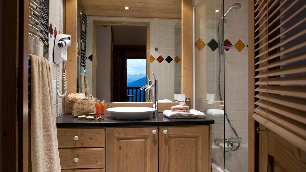Foot Of The Slopes Swimming Ski Locker | Sainte-Foy-Tarentaise