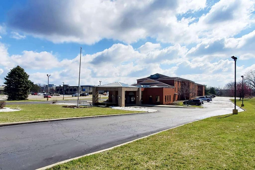Ramada | Canton