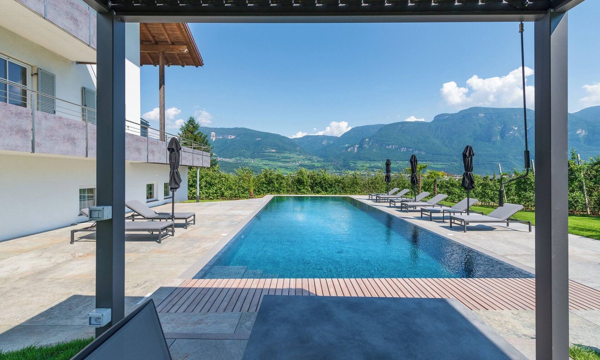 Lawn | Tramin