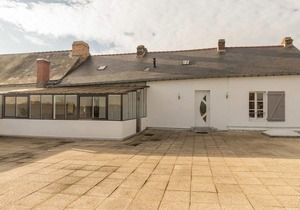 "Élégant appart rénové centre-bourg avec grande terrasse et wifi à Nort-sur-Erdre"