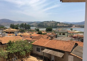 Ótima Casa no Centro de Capitólio, com vista para Prainha!